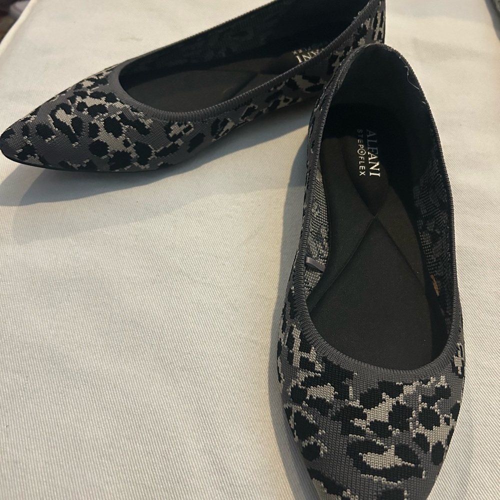 Alfani Black and Gray Step n Flex Women's Flats